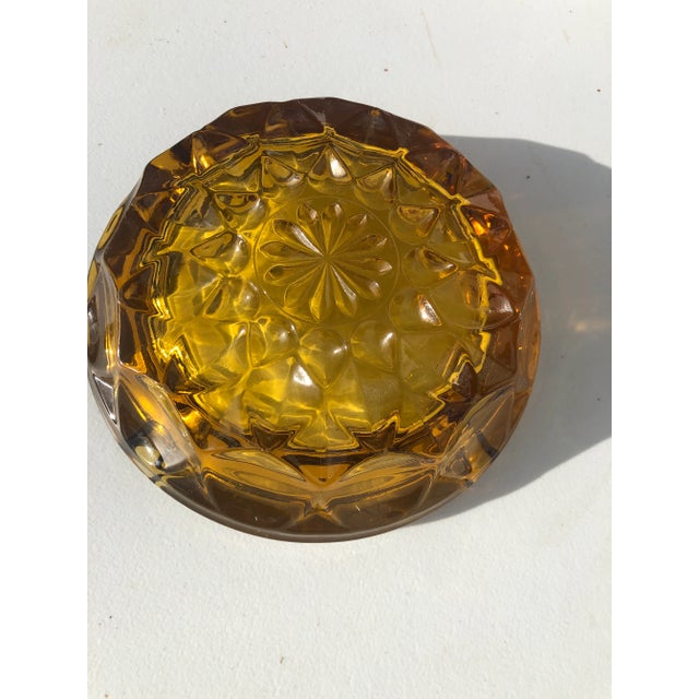1960s Mid-Century Modern Round Amber Ashtray With 12 Point Star Pattern For Sale - Image 9 of 10