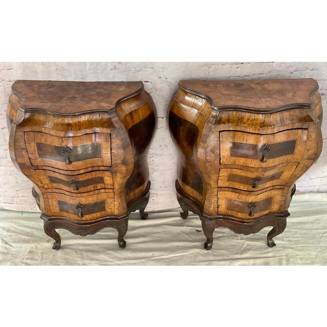 Brown Italian Burled Wood Rococo Style Bombé Chests a Pair For Sale - Image 8 of 16