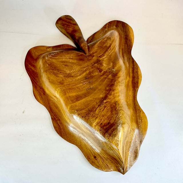 Mid-Century Coastal Boho Chic Large Hawaiian Wood Leaf Platter Bowl Catchall For Sale - Image 10 of 12