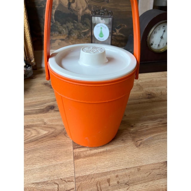 1970s Vintage Orange Plastic Ice Bucket/Champagne Bucket With White Lid For Sale - Image 5 of 6