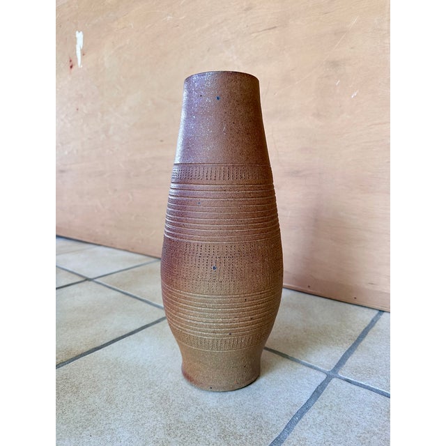 Mid-Century Modern Floor Vase with Incised Decoration from VEB Steingut, GDR / Germany, 1950s For Sale - Image 3 of 18