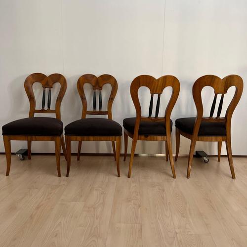 German Biedermeier Chairs in Walnut, 1825, Set of 4 For Sale - Image 11 of 18