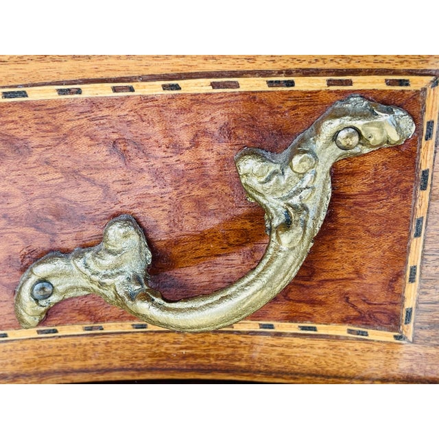 French Louis XV Style Chest of Drawers in Elm Burl and Walnut, 1940s For Sale - Image 17 of 18