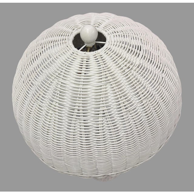Hollywood Regency Vintage White Wicker Rattan Table Lamp Coastal Cottage Boho Hollywood Regency For Sale - Image 3 of 9