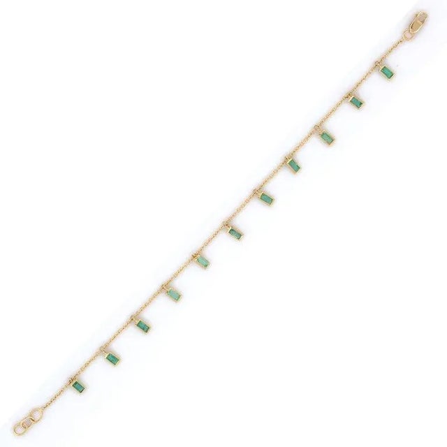 This is part of Chairish’s Fine Jewelry assortment. Bracelets are worn to enhance the look. Women love to look good. It is...