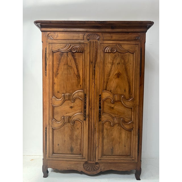 Wood Louis XV Style Wardrobe in Walnut, 18th Century For Sale - Image 7 of 15