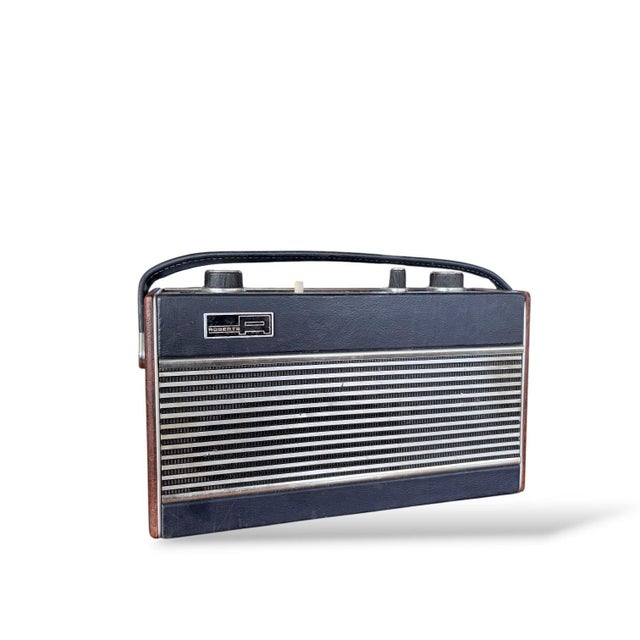Vintage R500 Portable Transistor Radio in Wood Veneer from Roberts, 1960s For Sale - Image 3 of 9