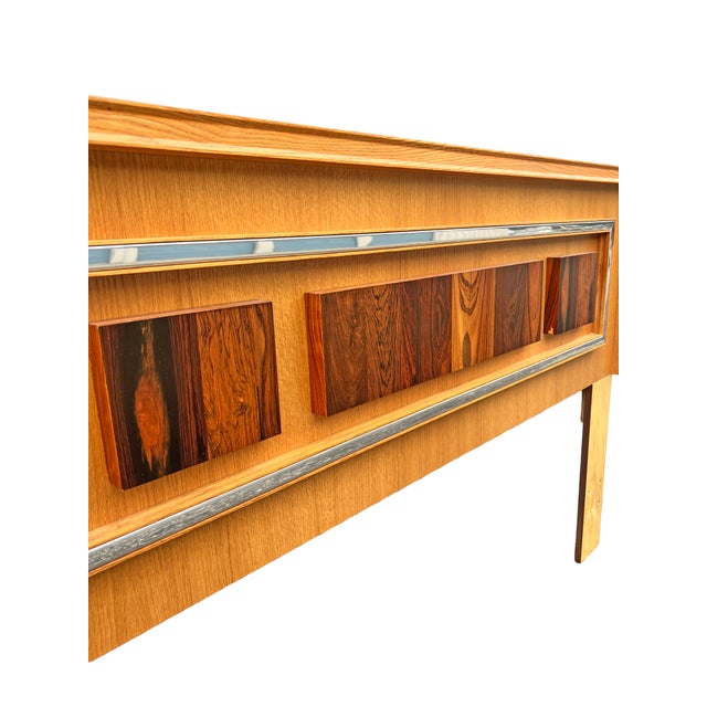 1970s Vintage Brutalist Modern Style Queen Headboard in Rosewood and Oak For Sale - Image 5 of 5