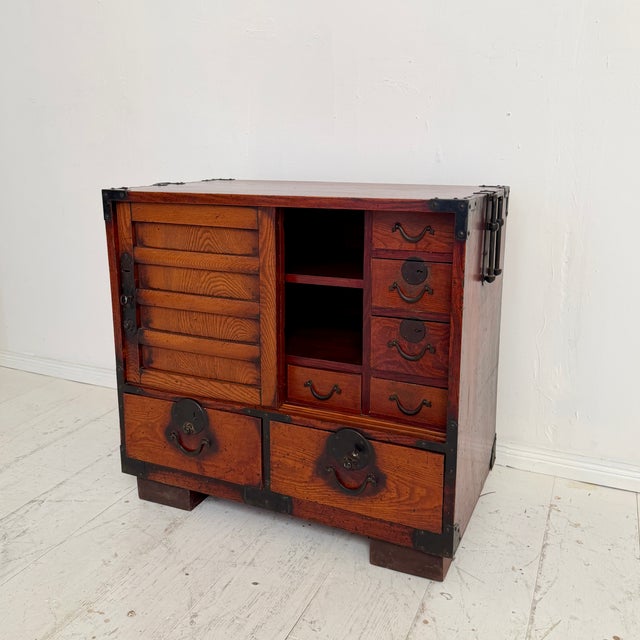 1920s Vintage Japanese Choba Tansu Chest with Original Iron Hardware, 1920 For Sale - Image 5 of 15
