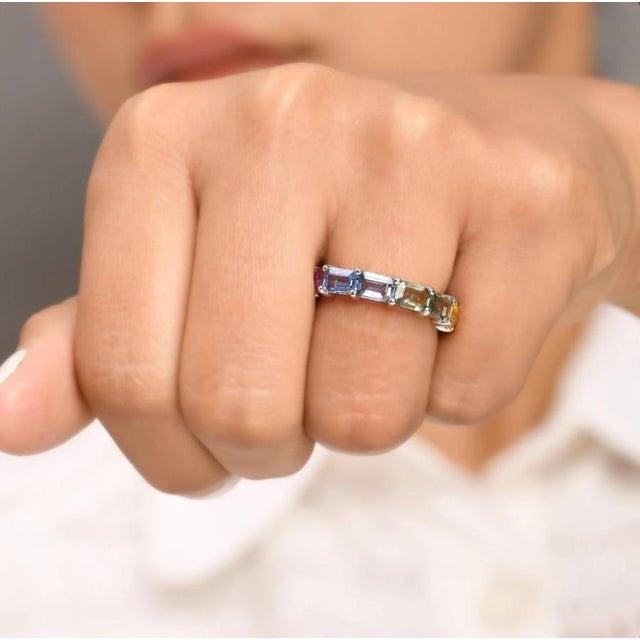 Natural 7.15 cts rainbow sapphire band ring in 14k gold For Sale - Image 11 of 18