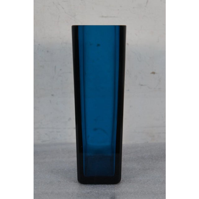 1965 Mid-Century Sven Palmqvist Orrefors Pa Expo Cobalt Blue Flower Vase For Sale - Image 4 of 11