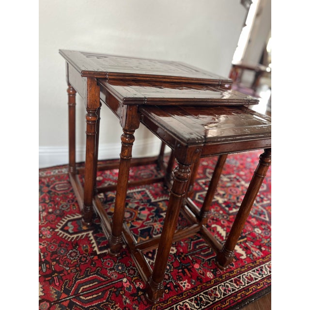 Early 21st Century Attributed to Jonathan Charles Nest of Three Walnut Inlaid Parquet Oyster Tables, Huntingdon Collection For Sale - Image 5 of 12