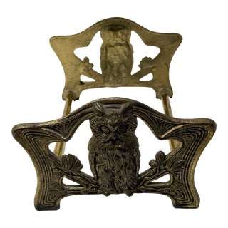 Early 20th Century h.l. Judd Art Nouveau Expandable Owl Book Rack No. 9776 For Sale