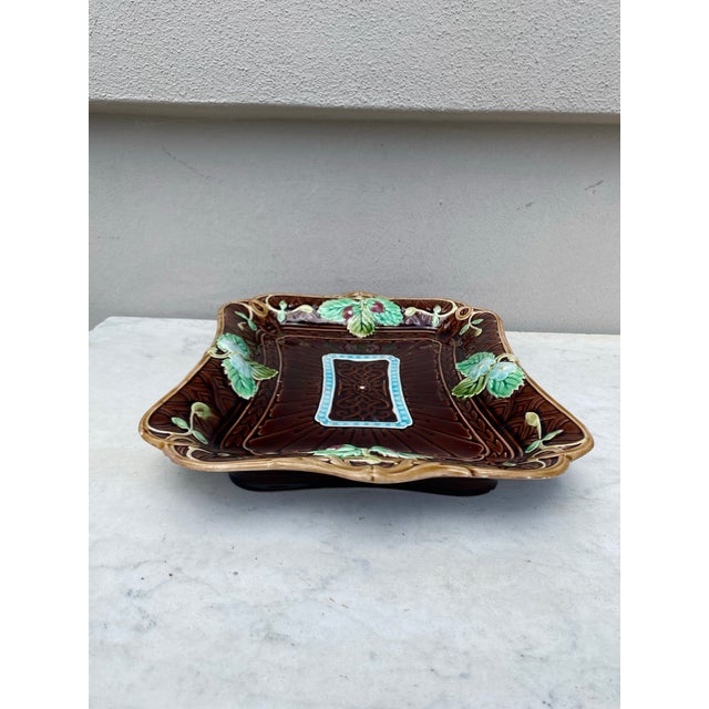 French Country French Majolica Strawberries Platter Sarreguemines, Circa 1870 For Sale - Image 3 of 5