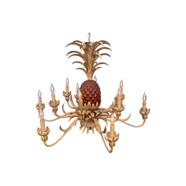 Hollywood Regency Late 20th Century Palm Beach Island Style Tole Pineapple Chandelier 12 Lights For Sale - Image 3 of 9
