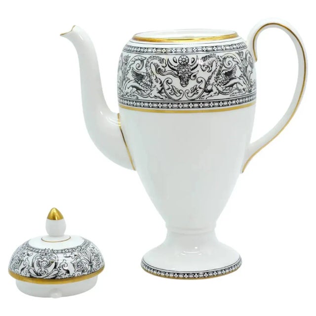 Ceramic Wedgwood Porcelain Tableware Dinner Service for 12 People For Sale - Image 7 of 13