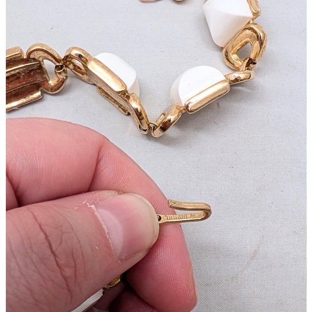 1950s Vintage 1955-6 Signed Crown Trifari "Kashmir" White Sugarloaf Cabochon Rhinestones Collar Necklace For Sale - Image 5 of 9