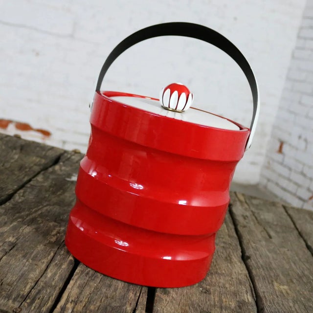 Mid 20th Century Mid Century Modern Ice Bucket Red Faux Patent Leather and White Plastic With Daisy Knob For Sale - Image 6 of 13