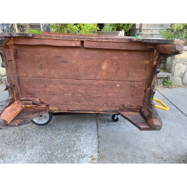 Early 18th Century English Walnut Chest of Drawers, C. 1700–1725 For Sale - Image 16 of 18