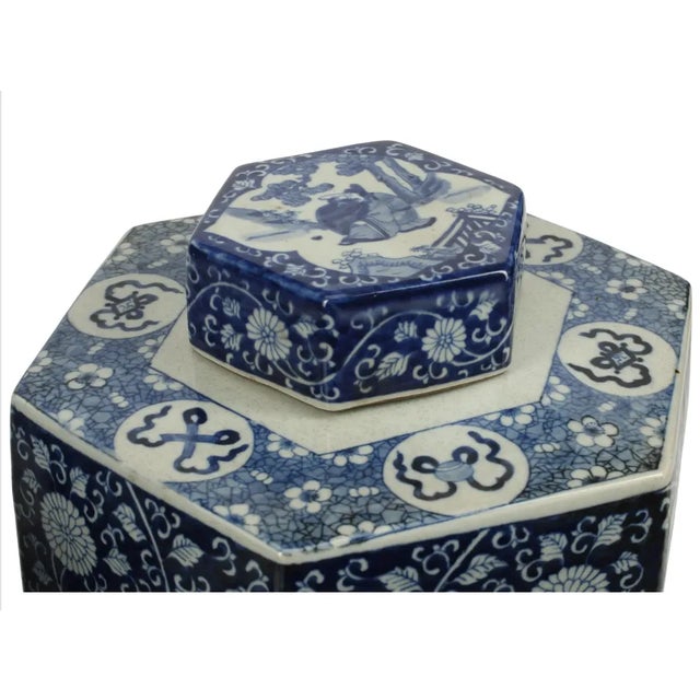 Chinese Pair of Chinese Blue & White Porcelain Tea Canisters For Sale - Image 3 of 6