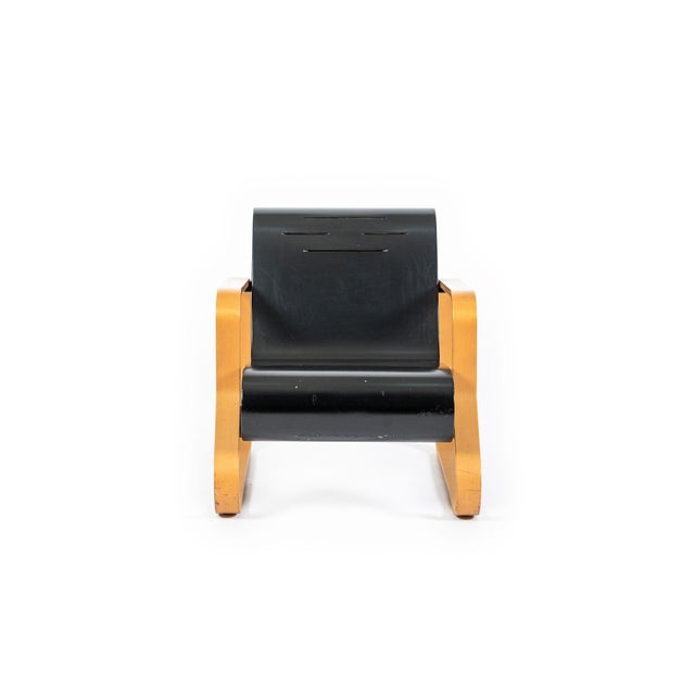 This vintage mid century modern Paimio #41 arm chair originally designed by modernist architect Alvar Aalto in 1928 was...
