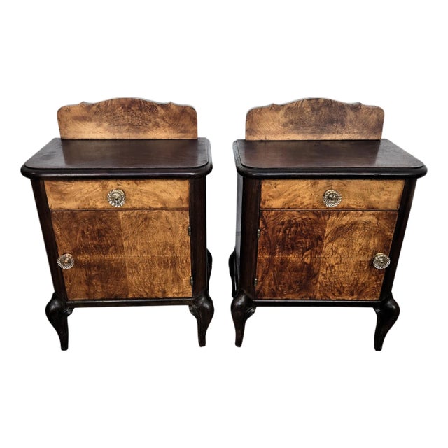 Italian Art Deco Nightstands in Burl Walnut, 1940s, Set of 2 For Sale