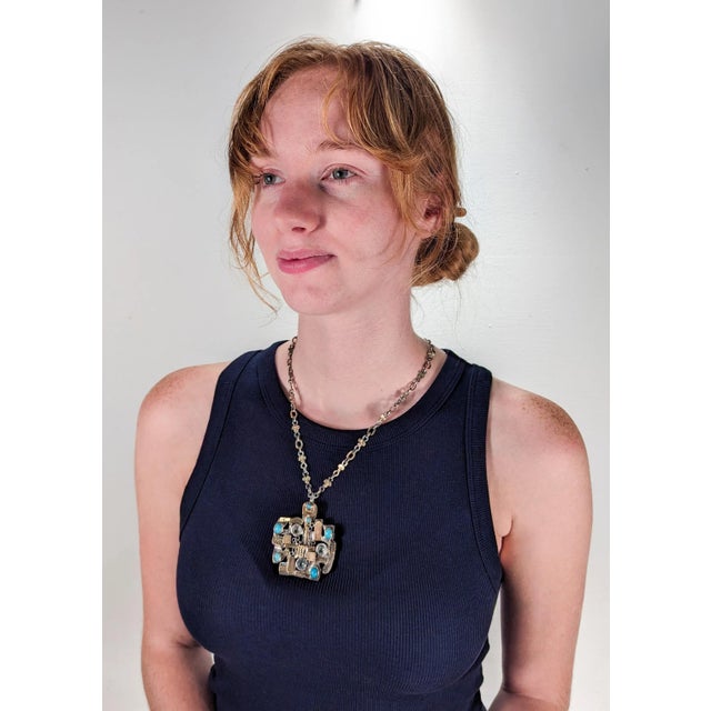 A fine convertible Modernist pendant necklace and brooch combination. By the New York City Modernist female goldsmith...