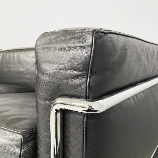 Italian Modern LC2 Sofa in Black Leather by Le Corbusier, Jeanneret and Perriand for Cassina, 1980s For Sale - Image 9 of 18