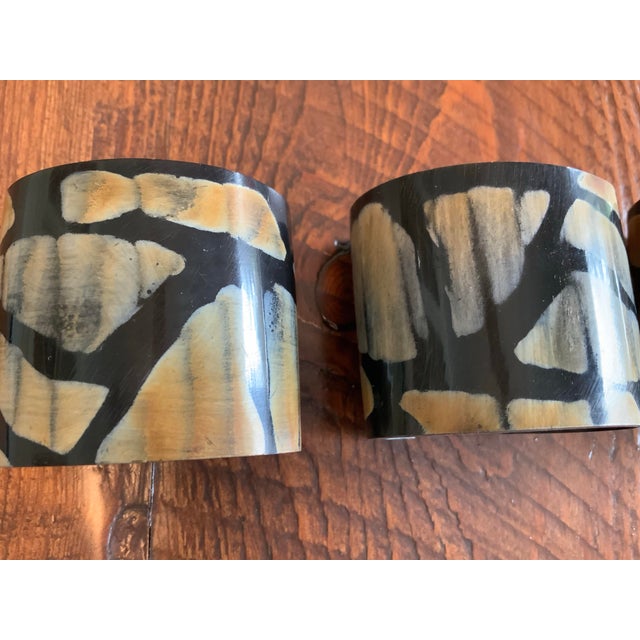 Contemporary Natural Horn Napkin Rings Set of 4 for Rustic Farmhouse, Organic Modern and British Colonial Tableware. Entertain With Natural Beauty! For Sale - Image 3 of 7
