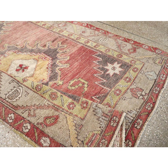 Galerie Shabab Collection Mid-20th Century Turkish Anatolian Gallery Rug For Sale - Image 9 of 10