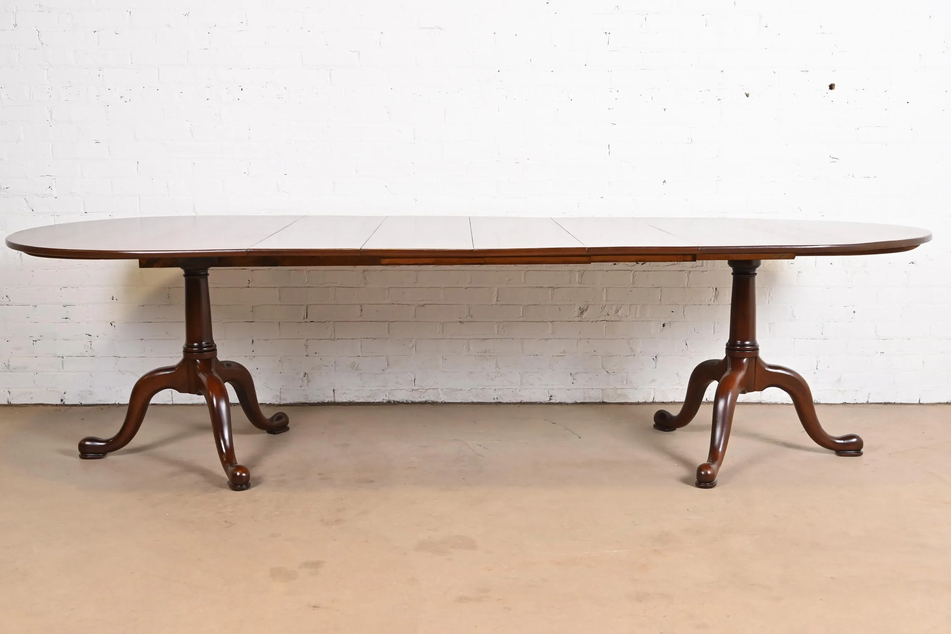 クラシック ダイニングテーブル Henkel-Harris & Drexel Henkel Harris Georgian Solid Cherry Wood Double Pedestal Extension