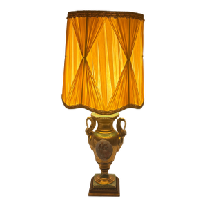 Late 19th to Early 20th Century Porcelain Urn Table Lamp