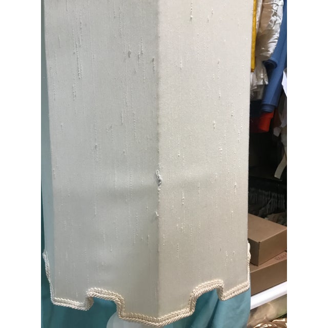 Textile Mid-Century White Urn Amphora Regency Alabaster Table Lamp For Sale - Image 7 of 9