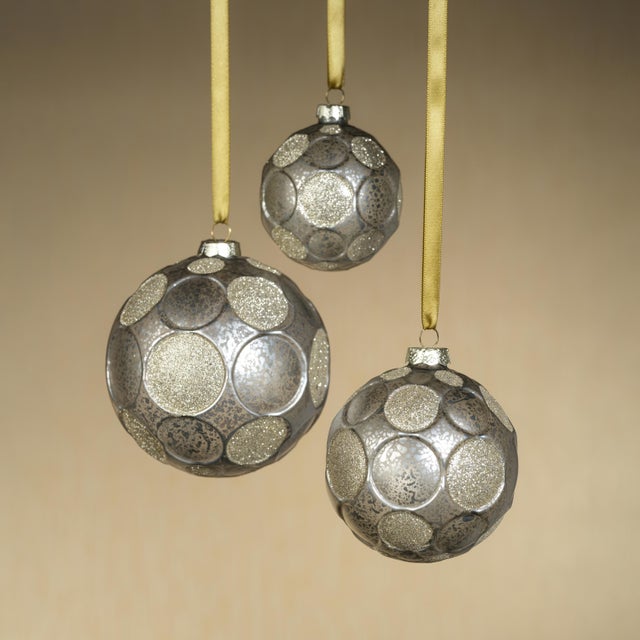 Contemporary Silver Matte Frosted Serenity Glass Ball Ornaments with Gold Glitter - Set of 6, 3.25" For Sale - Image 3 of 3