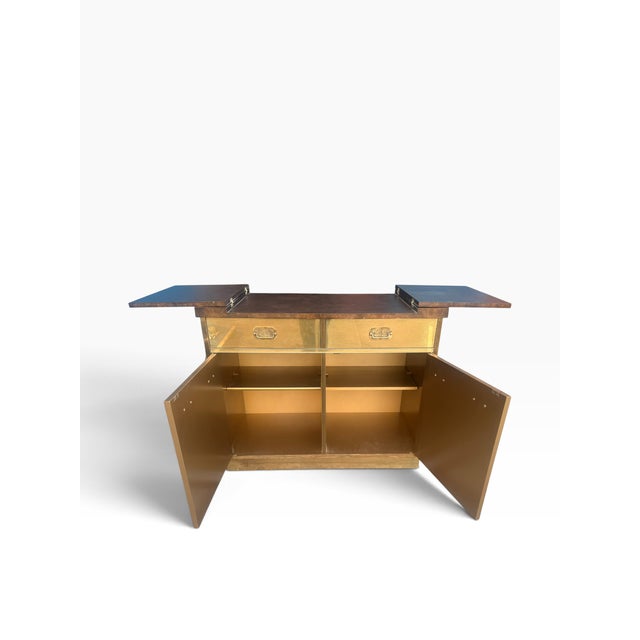 1970s Attributed Mastercraft Brass & Burl Wood Bar Cabinet / Dry Bar, 1970s For Sale - Image 5 of 14