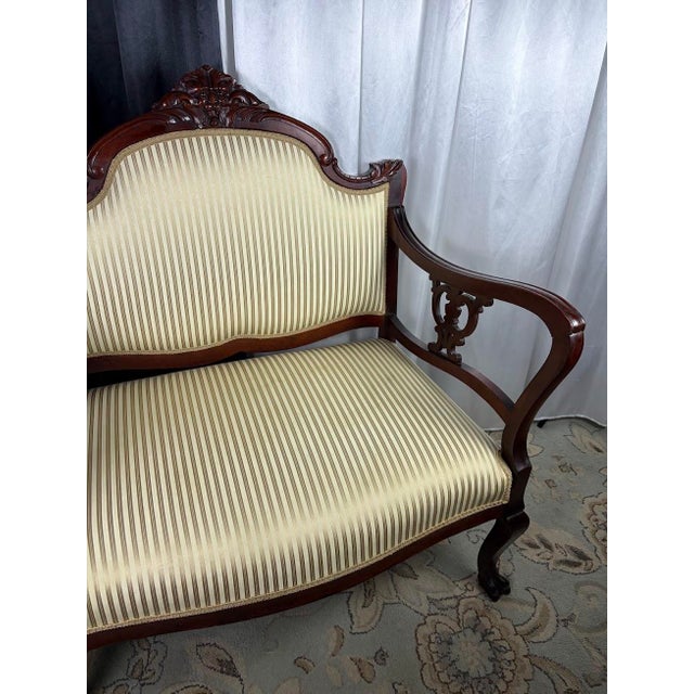 Late 19th Century Victorian Carved Mahogany Settee in Shimmering Cream & Gold Ball and Claw Feet For Sale In Phoenix - Image 6 of 13
