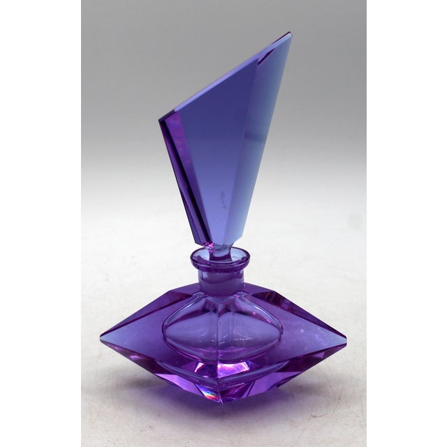 Art Deco C. 1920s German Art Deco Alexandrite Glass Perfume Bottle For Sale - Image 3 of 6