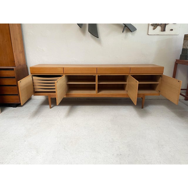 Mid-Century Modern 1960s Sideboard Model Fa66 in Oak by Ib Kofod-Larsen for Faarup Møbelfabrik For Sale - Image 3 of 12