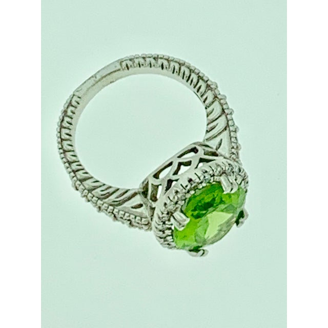 Traditional 7 Carat Oval Peridot and 1.2 Carat Diamonds 14 Karat White Gold Cocktail Ring For Sale - Image 3 of 18