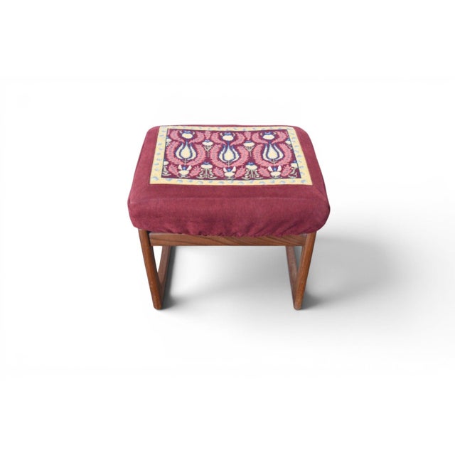 Mid-Century Modern G Plan Attributed Quadrille Ottoman + Vanity Stool in Afromosia, 1964 For Sale - Image 3 of 5