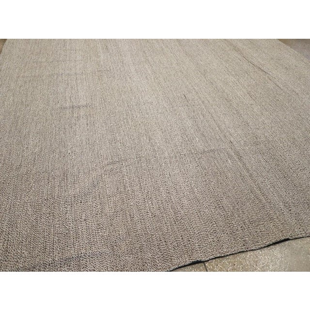 Galerie Shabab Collection Mid-20th Century Turkish Flatweave Kilim Carpet For Sale In New York - Image 6 of 8