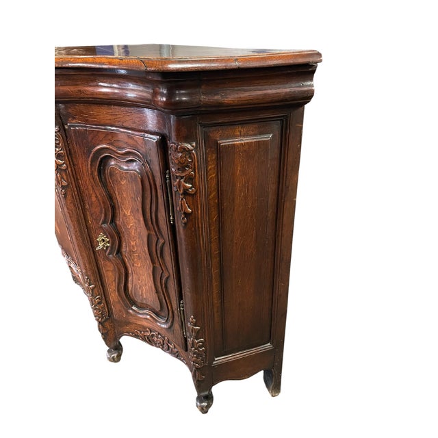 Bow Front Dresser in Oak, Flanders, 1760, in Flawless conditions. Designed before 1890