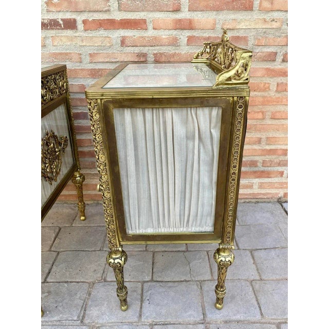 19th Century French Bronze Vitrine Nightstands with Glass Doors and Brass Drawers, Set of 2 For Sale - Image 11 of 18