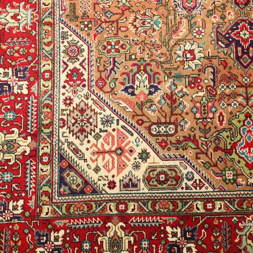 Middle Eastern Tabriz Rug in Wool For Sale - Image 5 of 8