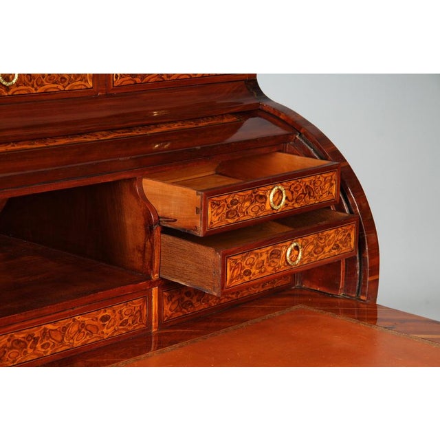 Antique Oysterveneer Secretaire, 1770s For Sale - Image 6 of 18