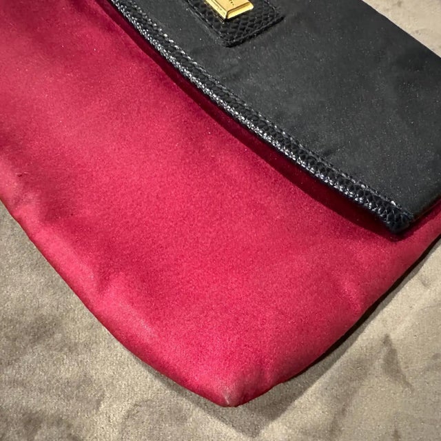 Elegant 1960s Vintage Sorelle Fontana Silk and Leather Evening Clutch Discover a piece of Roman haute couture history with...