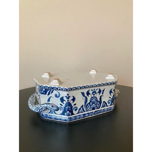 Antique Art Nouveau Blue and White Porcelain Planter Cachepot Jardiniere With English Design For Sale - Image 10 of 12