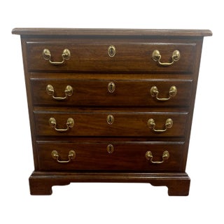 1980s Henkel Harris Chippendale Style Bachelor's Chest or Small Chest of Drawers For Sale
