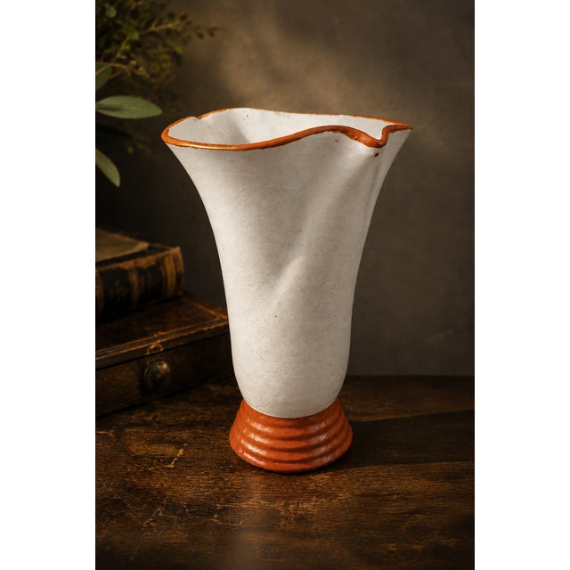 MEASUREMENTS: Height: 20 cm; Width: 14 cm; Depth: 13.3 cm; Weight: 0.520 kg Item : Splendid and extremely rare ceramic...