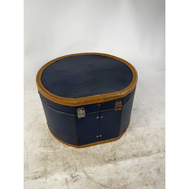 Antique Hat Box in Blue-Lined Cardboard and Leather, 1890s For Sale - Image 15 of 16